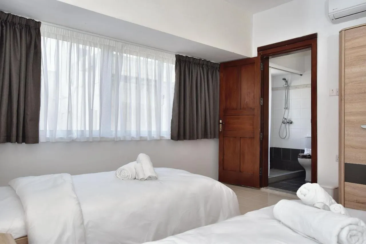 Bright And Spacious 2 Bedroom Apartment With Harbour View - 3 contacts