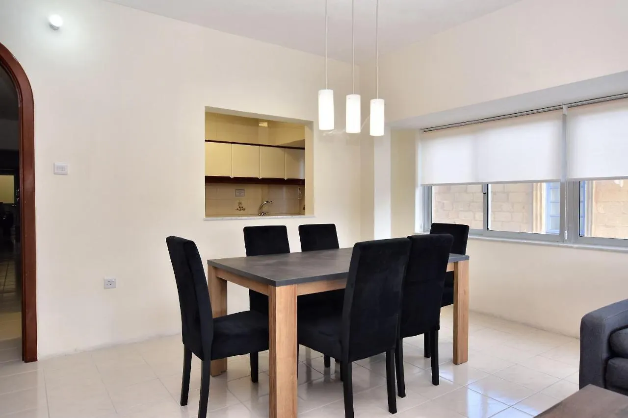 Bright And Spacious 2 Bedroom Apartment With Harbour View - 3 Msida